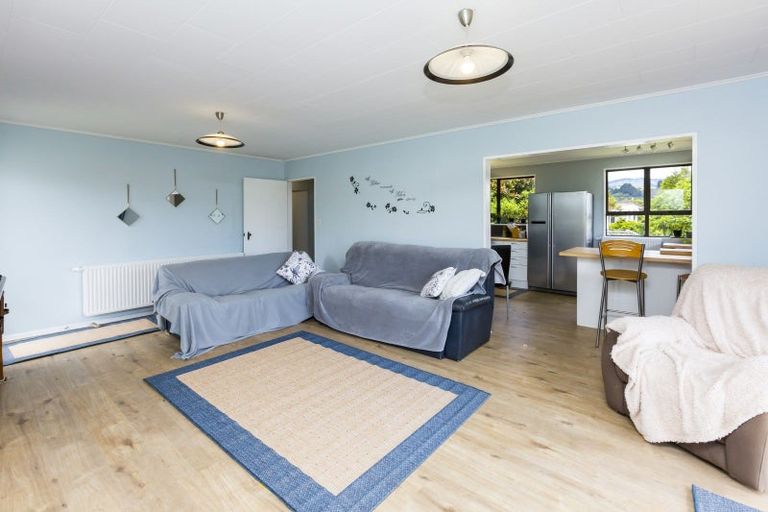 Photo of property in 11 Roband Crescent, Brown Owl, Upper Hutt, 5018