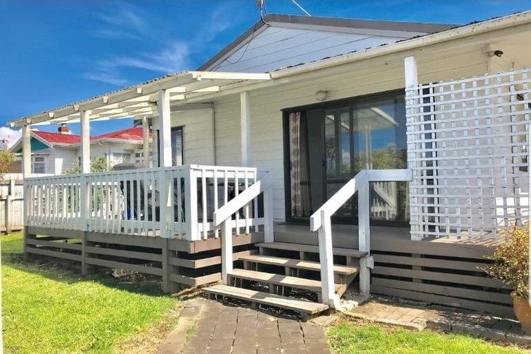 Photo of property in 112 Coronation Road, Papatoetoe, Auckland, 2025