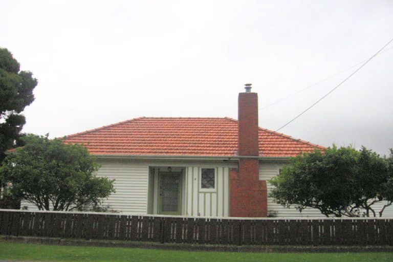 Photo of property in 4 York Street, Moera, Lower Hutt, 5010