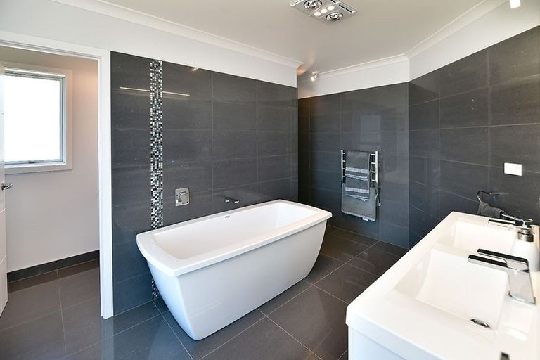 Photo of property in 38 Manhattan Rise, Orewa, 0931