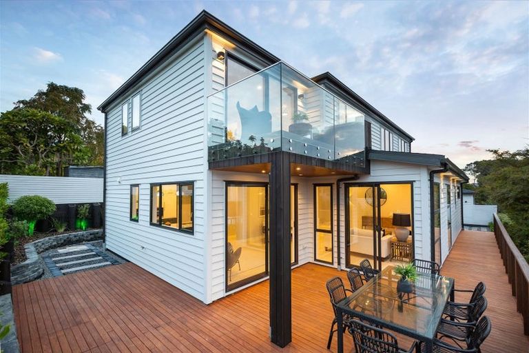 Photo of property in 25 Rothesay Bay Road, Rothesay Bay, Auckland, 0630