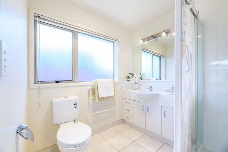 Photo of property in 16 Brookwood Drive, Henderson, Auckland, 0612