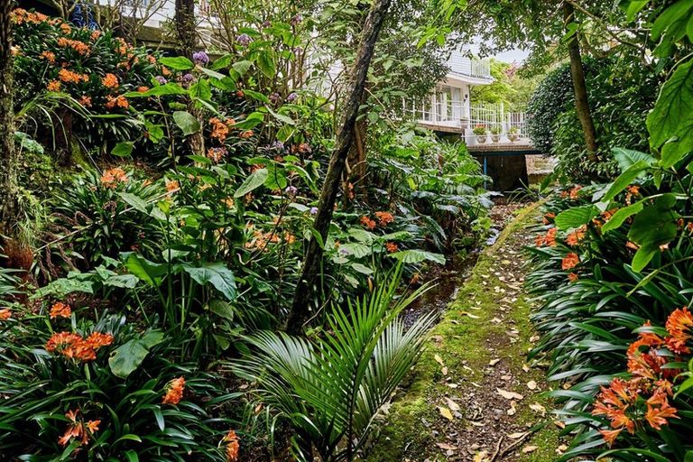 Photo of property in 15 Waitohu Road, York Bay, Lower Hutt, 5013