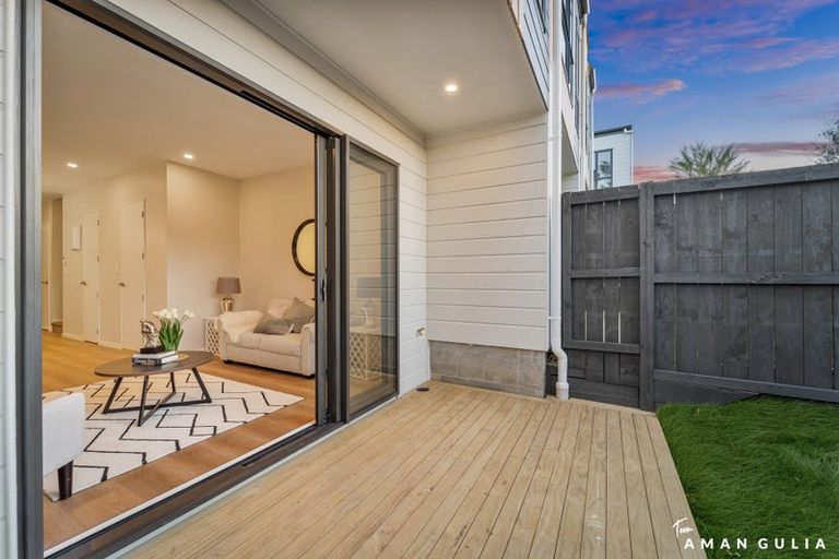 Photo of property in 1/93 Woodglen Road, Glen Eden, Auckland, 0602