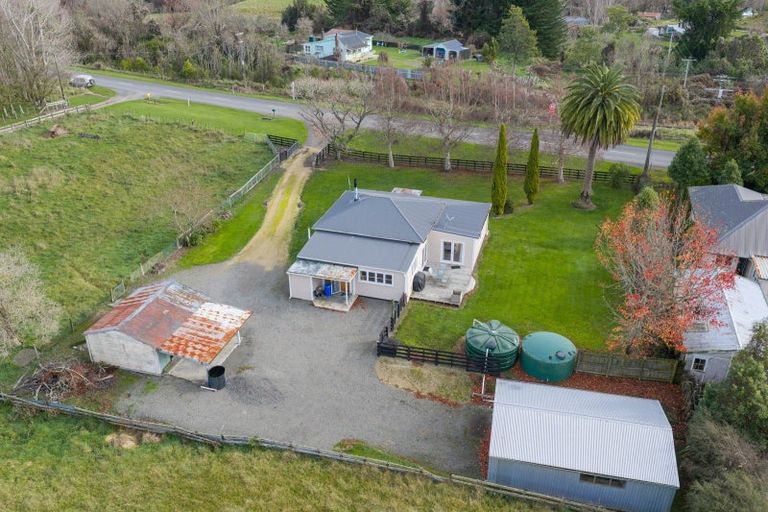 Photo of property in 1232 Opaki Kaiparoro Road, Mauriceville, Masterton, 5882