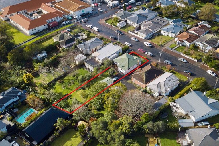 Photo of property in 16 Pasadena Avenue, Point Chevalier, Auckland, 1022