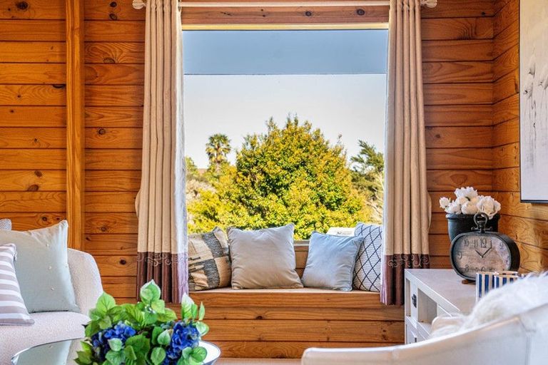 Photo of property in 12 Channing Crescent, Botany Downs, Auckland, 2010