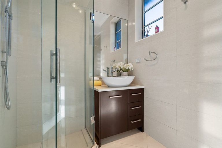 Photo of property in 16 Michael Bosher Way, Flat Bush, Auckland, 2019