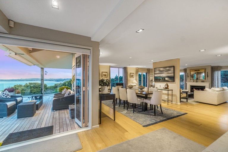 Photo of property in 2 Puriri Place, Sandspit, Warkworth, 0982