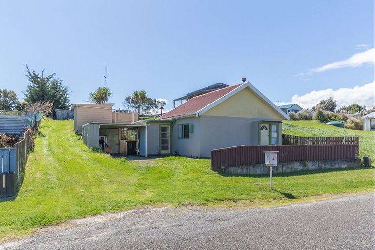 Photo of property in 3 Ewing Street, Hokio Beach, Levin, 5571