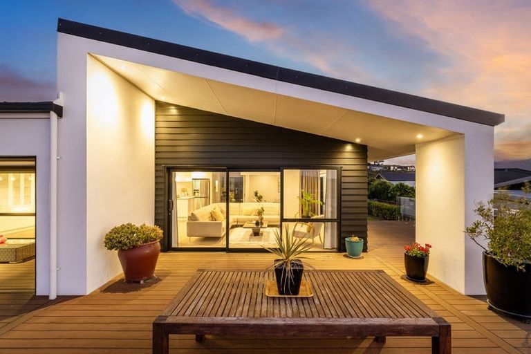 Photo of property in 14 Wangapeka Way, Aotea, Porirua, 5024