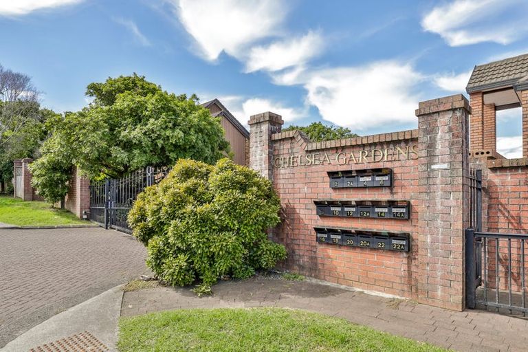 Photo of property in 2/2-22a Balmain Road, Chatswood, Auckland, 0626