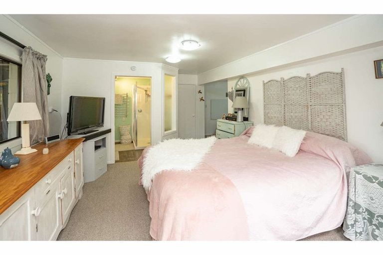 Photo of property in 87 Doves Bay Road, Kerikeri, 0294