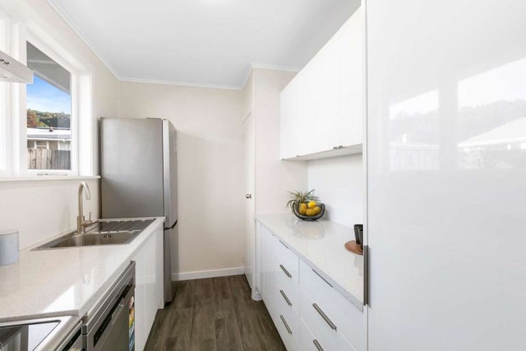 Photo of property in 6 Wainhouse Street, Stokes Valley, Lower Hutt, 5019