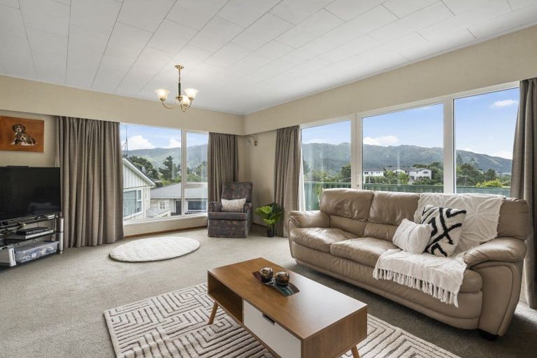 Photo of property in 72 Raroa Terrace, Tawa, Wellington, 5028