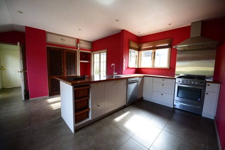 Photo of property in 65 Havelock Road, Havelock North, 4130