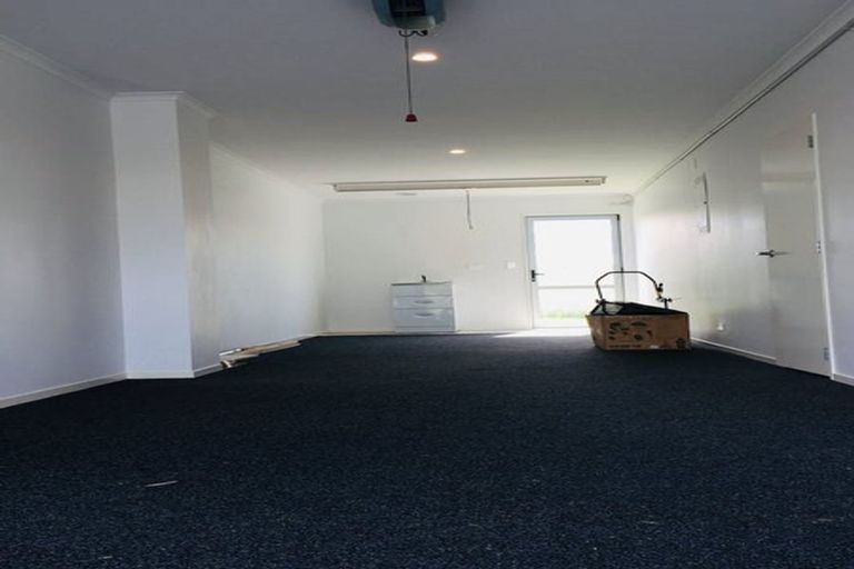 Photo of property in 31 Forbes Mccammon Drive, Swanson, Auckland, 0614