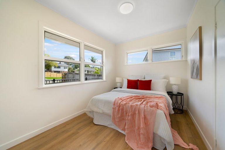 Photo of property in 6 Cajero Place, Green Bay, Auckland, 0604