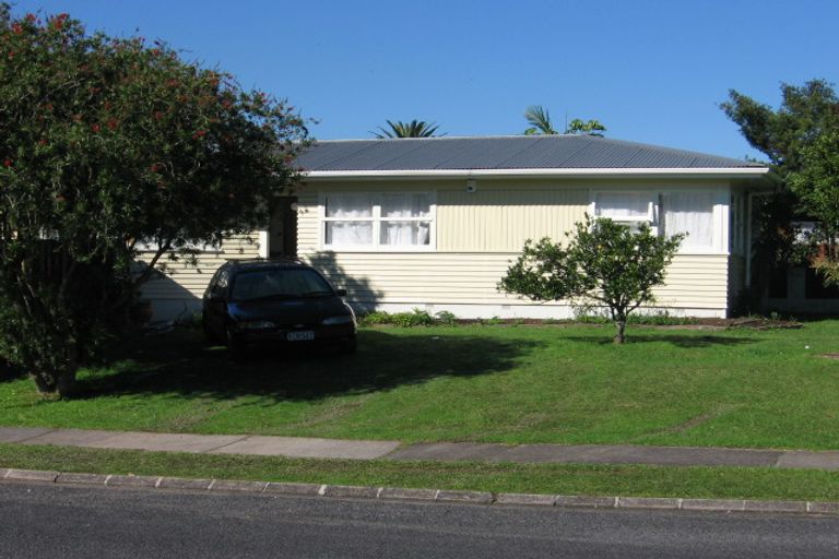 Photo of property in 141 Edgewater Drive, Pakuranga, Auckland, 2010