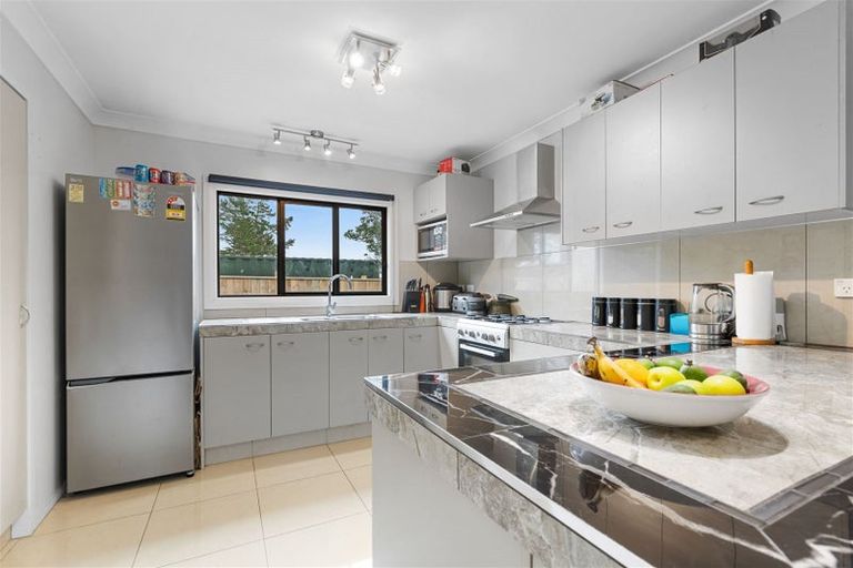 Photo of property in 96 Pioneer Road, Moturoa, New Plymouth, 4310