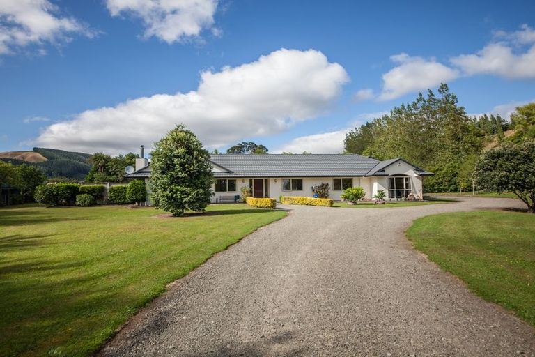 Photo of property in 29 Ngahere Park Road, Turitea, Palmerston North, 4472