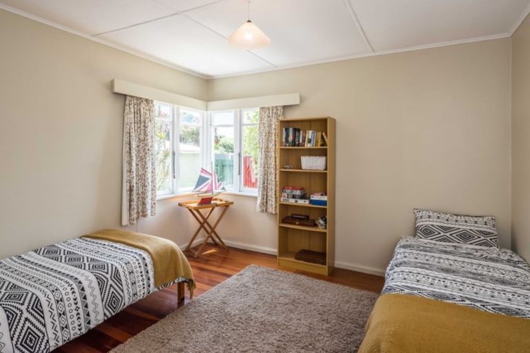 Photo of property in 2 Hemara Street, Waikanae Beach, Waikanae, 5036