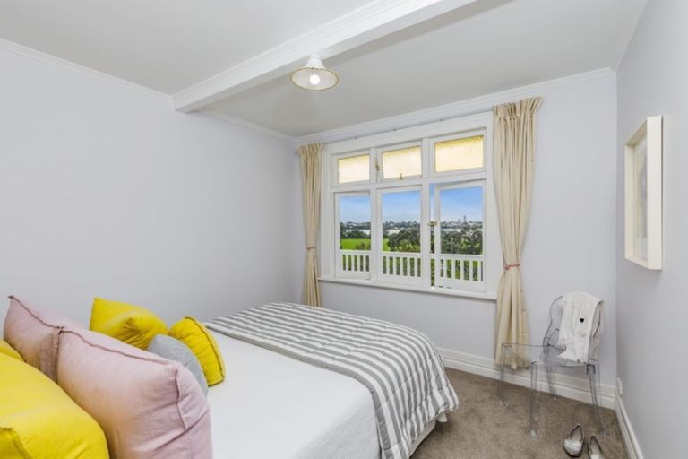 Photo of property in 42 Waterview Road, Stanley Point, Auckland, 0624