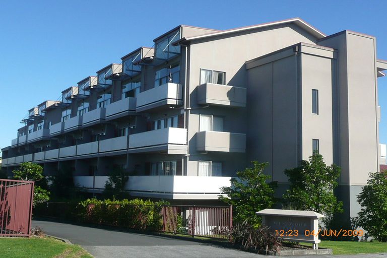 Photo of property in 13e/30 Westward Ho, Glen Eden, Auckland, 0602