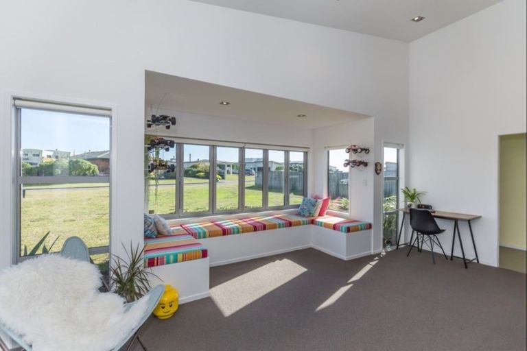 Photo of property in 42 Kent Avenue, Waitarere Beach, Levin, 5510