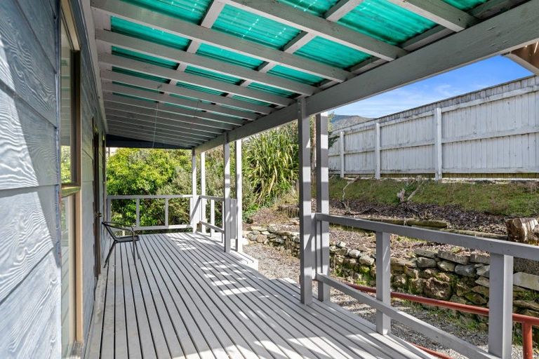 Photo of property in 62 Waikawa Road, Picton, 7220