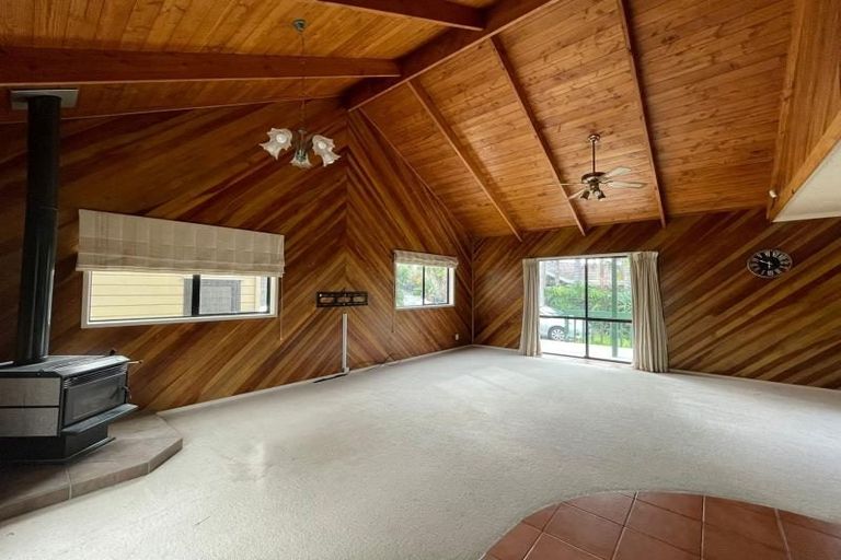 Photo of property in 14 Chablis Place, Henderson, Auckland, 0612