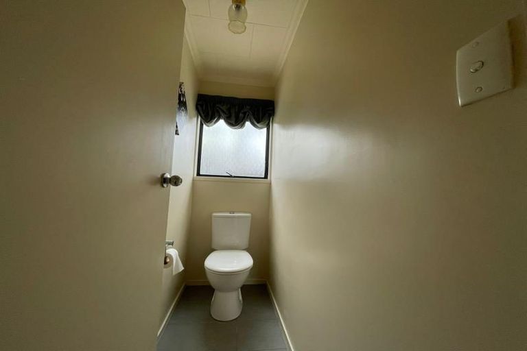 Photo of property in 14 Chablis Place, Henderson, Auckland, 0612