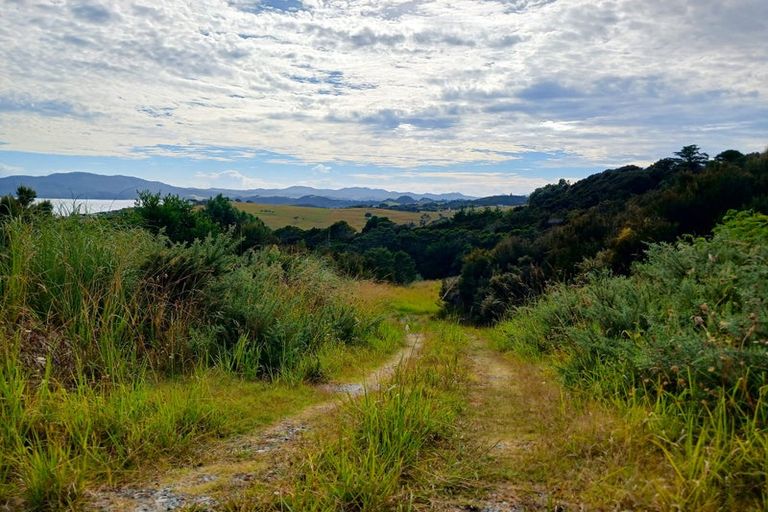 Photo of property in 104 Stratford Drive, Cable Bay, 0420