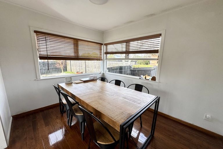 Photo of property in 2 Thomas Rea Place, Te Atatu South, Auckland, 0610