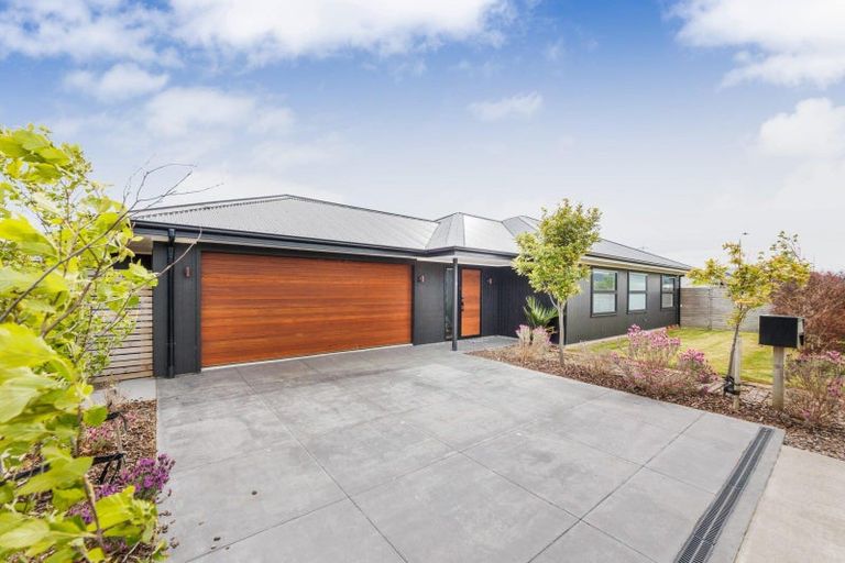 Photo of property in 3 Atlantic Drive, Fitzherbert, Palmerston North, 4410