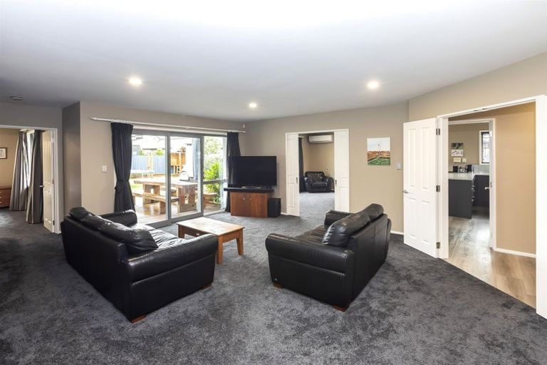 Photo of property in 7 Napoleon Close, Harewood, Christchurch, 8051