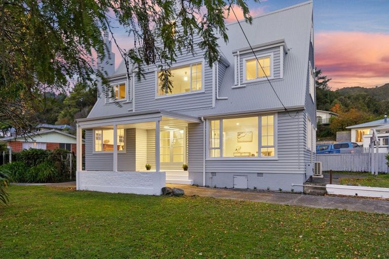 Photo of property in 117 Horoeka Street, Stokes Valley, Lower Hutt, 5019