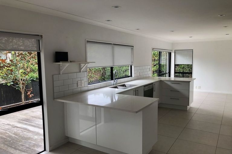 Photo of property in 54a Hattaway Avenue, Bucklands Beach, Auckland, 2012