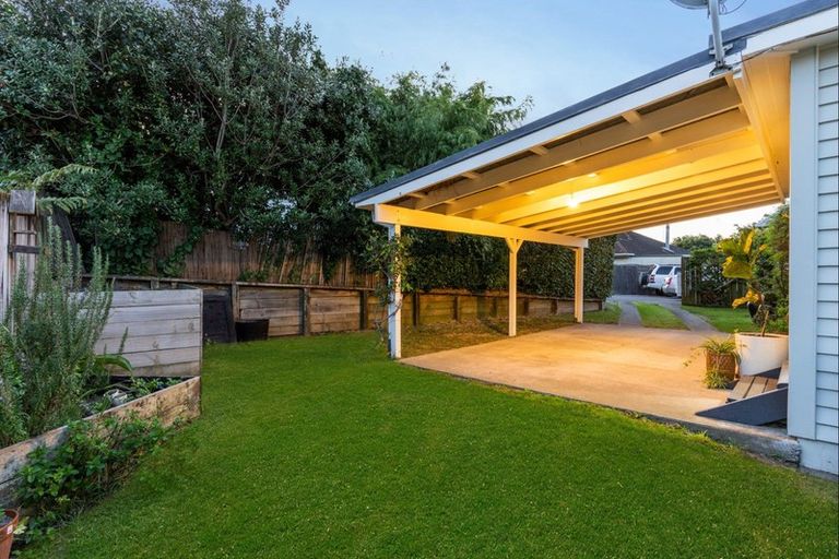 Photo of property in 220 Waitaha Road, Welcome Bay, Tauranga, 3112