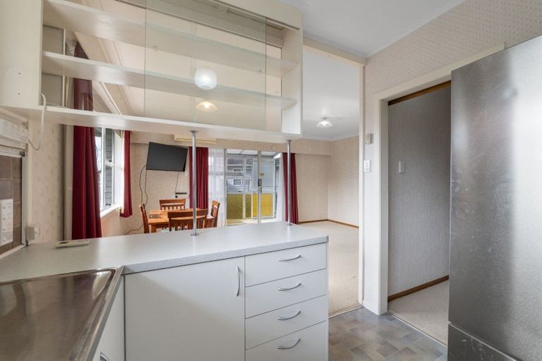 Photo of property in 2/4 Severn Place, Spotswood, New Plymouth, 4310