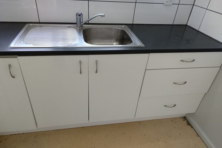 Photo of property in 88 Newlands Road, Newlands, Wellington, 6037