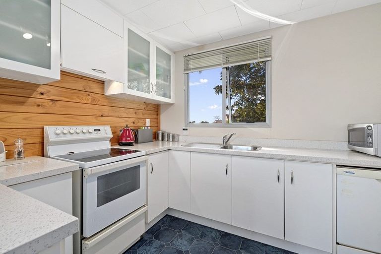 Photo of property in 1/17 Grenadine Place, Unsworth Heights, Auckland, 0632