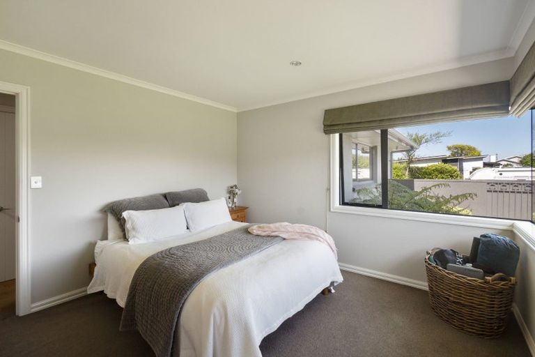 Photo of property in 5 Rodeo Drive, Kelvin Grove, Palmerston North, 4414