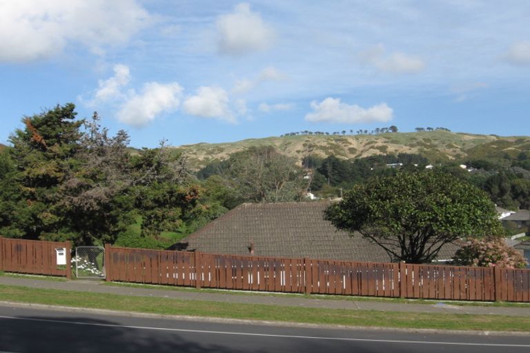 Photo of property in 194 Mungavin Avenue, Cannons Creek, Porirua, 5024