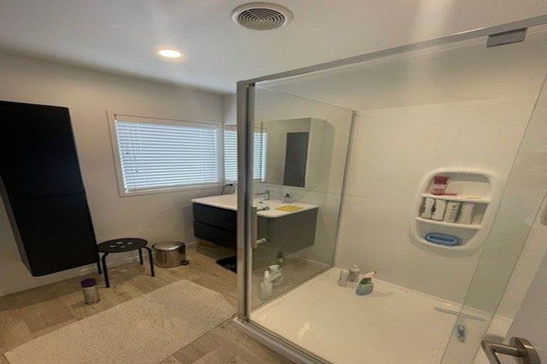 Photo of property in 6 Andros Place, Unsworth Heights, Auckland, 0632