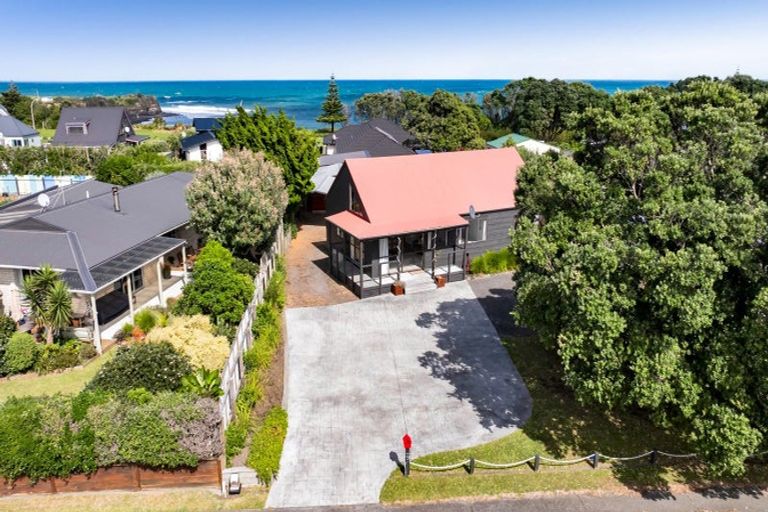 Photo of property in 9 Pohutukawa Drive, Opunake, 4616