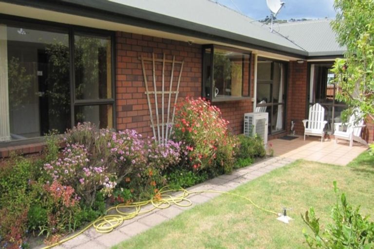 Photo of property in 2/12 Taupata Street, Redcliffs, Christchurch, 8081