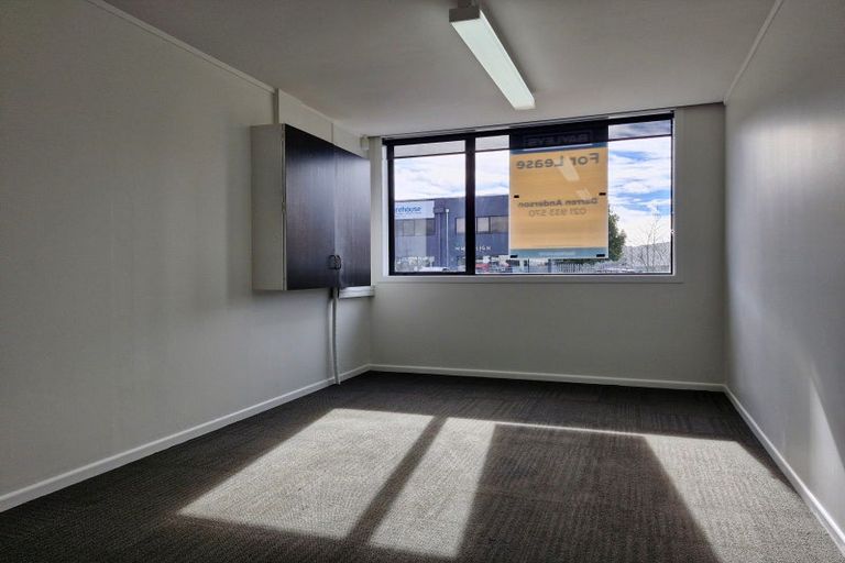 Photo of property in 1/73 Lake Road, Northcote, Auckland, 0627