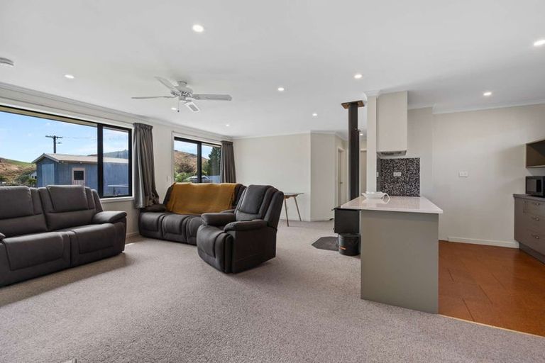 Photo of property in 5 Mill Street, Clinton, 9534