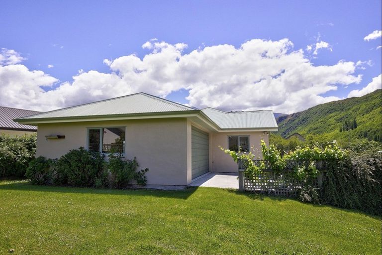 Photo of property in 10 Alexander Place, Arrowtown, 9302